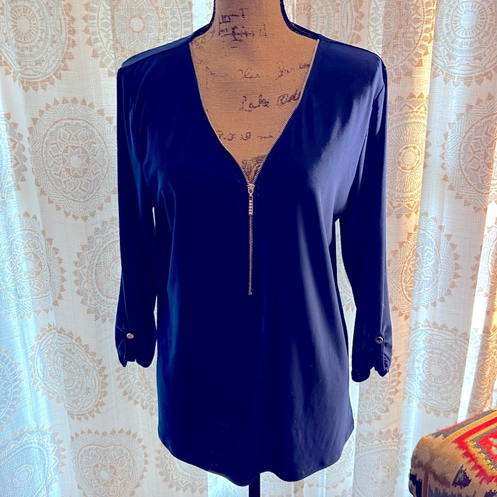 89th & Madison size extra large, stretchy royal blue blouse